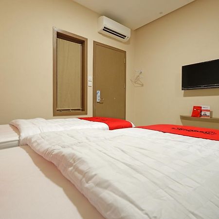 Reddoorz Plus Near Java Mall Semarang Hotel Buitenkant foto