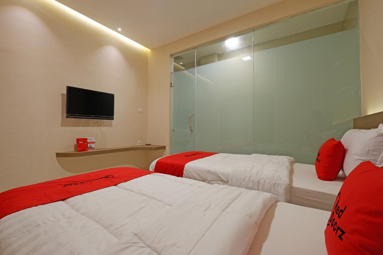 Reddoorz Plus Near Java Mall Semarang Hotel Buitenkant foto